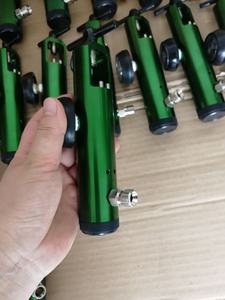 Régulateur d'oxygène médical de style occidental CGA870 avec sortie DISS pour connecter l'humidificateur - Product Image 3