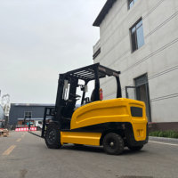 La Chine de fabrication de nouvelle énergie 2-5 tonnes tout-terrain gerbeur électrique certifié ISO manuel puissance batterie chariot élévateur