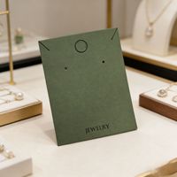 Carte de présentation de bijoux vert forêt avec formes multiples pour l'emballage de boucles d'oreilles et de colliers de luxe