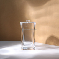 Flacon de parfum en verre transparent haut de gamme, design unique, 30 ml/50 ml, forme rectangulaire, vaporisateur à pompe, marque Qicheng, MOQ