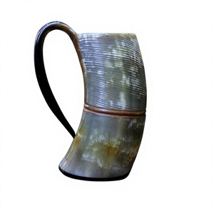 Moderna Taza Artesanal de Cuerno con Acabado Bronce Acanalado, Vajilla Rústica Coleccionable Inspirada en los Vikingos, Regalo para el Hogar y el Bar - Product Image 4