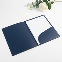 Carpeta de Papel Plegable Personalizada con Impresión, Azul Marino, Laminado Mate, con Logotipo en Dorado, OEM, ODM, Directo de Fábrica