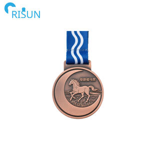 Médailles <span class=keywords><strong>de</strong></span> course hippique <span class=keywords><strong>de</strong></span> haute qualité avec logo 3D <span class=keywords><strong>de</strong></span> <span class=keywords><strong>cheval</strong></span>, en cuivre doré et argenté, personnalisables avec logo, pour chevaux <span class=keywords><strong>de</strong></span> sport, avec cordon - Product Image 3