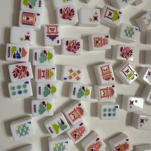 Tuiles de Mahjong Américaines Modernes de Luxe en Acrylique pour 4 Joueurs, Pliables et Portables, Écologiques, Faible MOQ pour Commandes Personnalisées, <span class=keywords><strong>Casino</strong></span>, Jeux d'Aargent, Poker - Product Image 4