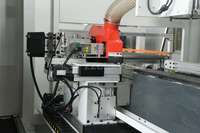 Machine de découpe de panneaux à quatre côtés entièrement automatique à haute efficacité, ligne de sciage de chants de panneaux en bois de type L