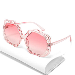 Gafas de Sol Extra Grandes Irregulares Rosadas para Mujer, Protección UV400, Lentes de Sol Modernas con Marco de PC, Estilo para Viajes y Conducción - Product Image 1