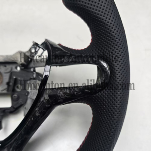 Volant de voiture en fibre de carbone forgée perforée avec bande en cuir pour Honda Civic 8ème génération – Qualité garantie - Product Image 3