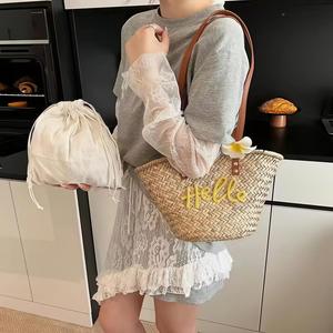 Bolso y Cesta de Paja Tejida a Mano Personalizado, Estilo Casual, con Nombre Tejido, Colores Sólidos, para Viajes, Playa, Bodas, Despedidas de Soltera, Pascua - Product Image 1