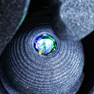 ¡Stock estadounidense! Fuente de resina de diseño hueco con orbe, ideal para los amantes del jardín y la decoración del hogar, jardines o espacios interiores - Product Image 5