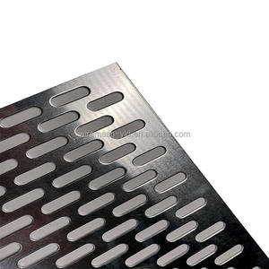 Panneau de clôture protecteur durable en treillis soudé perforé à mailles plates en acier inoxydable - Product Image 3