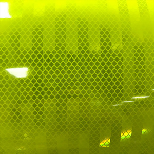 Vinilo Reflectante Fluorescente Amarillo Grado Diamante DG3 4083 para Señales de Seguridad Vial, Película Reflectante para Matrículas Personalizadas - Product Image 3