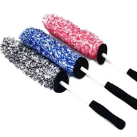 Brosse de nettoyage de roues de voiture en microfibre à long manche pour le detailing et l'entretien des jantes