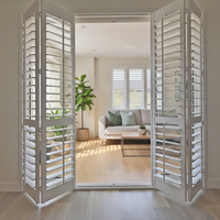 Fournisseur en gros de volets extérieurs en faux bois résistant aux chocs, lames horizontales, couverture de porte coulissante pour patio, volets de plantation