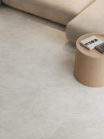 Carrelage en porcelaine effet pierre mate gris nuage 600x1200mm, veinage marbre naturel, finition mate, pour salon de villa et penthouse