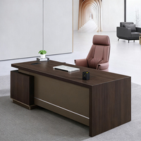 Set di Scrivania e Sedia da Ufficio Moderno e Lussuoso, Scrivania Direzionale per Sala Riunioni, Servizio Personalizzato per Ordini all'Ingrosso