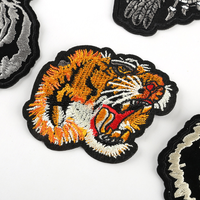 Nouveautés Logo animal tigre personnalisé 100% patchs de broderie à la machine Badges dessin animé brodé Service fer OEM forme de fleur