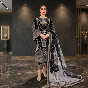 Ensemble Salwar Kameez de Luxe en Soie Noir Jet avec Broderie Lourde en Zari Doré et Paillettes, Kurta Droit et Pantalon, Style Indien Pakistanais pour Mariage et Cérémonies - Product Image 1