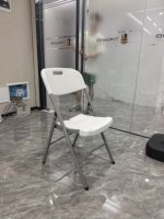 Chaise pliante portable avec poignée de transport, siège en plastique blanc léger, structure métallique, chaises pliables pour la maison, les événements et le camping