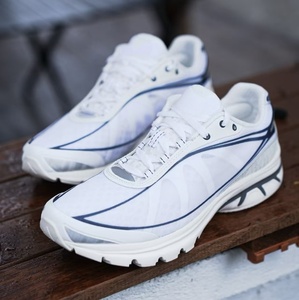 Chaussures de sport polyvalentes pour hommes et femmes, respirantes, avec empeigne en mesh, amorti léger, style jogging quotidien, baskets Saucony. - Product Image 1