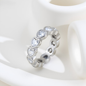 Bague en acier inoxydable plaqué or 18 carats avec zircon pour femme R321 - Product Image 5