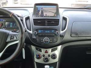 รถ SUV ขนาดกะทัดรัดสีดำ ปี 2015 รุ่น Trax Turbo เครื่องยนต์เบนซิน เกียร์ออโต้ รถมือสองเกาหลีราคาถูก พร้อมระบบนำทางและกล้อง สำหรับขายส่ง - Product Image 6