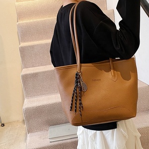 Nouvelle Collection d'Été Rétro Tendance <span class=keywords><strong>Grand</strong></span> <span class=keywords><strong>Sac</strong></span> Fourre-Tout en <span class=keywords><strong>Cuir</strong></span> pour <span class=keywords><strong>Femme</strong></span> Simple <span class=keywords><strong>Sac</strong></span> à Main Porté Épaule d'Inspiration Coréenne <span class=keywords><strong>Sac</strong></span> de Niche - Product Image 3