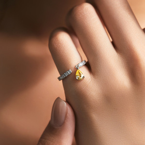 Anillo de Plata 925 con Topacio Amarillo Corte Pera y Banda de Diamantes Pavé, Anillo de Compromiso Clásico con Piedra Preciosa para Mujer - Product Image 4