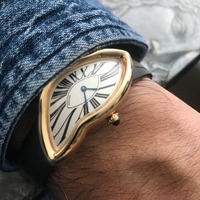 Montre PINTIME PT3287L Rétro Médiévale Alien Y2K pour Hommes et Femmes, Bracelet en Cuir, Mouvement Quartz Avancé, Design Irrégulier