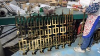 Rampe de balustrade moderne de luxe en acier inoxydable 304, tube brillant doré pour escalier et balcon