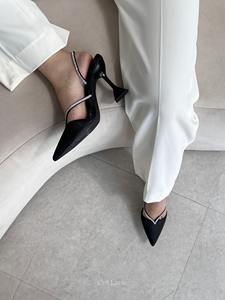 Tendencia de moda Satén Zapatos de mujer 9cm Toe Box Slingbacks Vibram Tacón acampanado PU Slingbacks con correas de piedra - Product Image 5