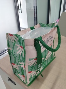 กระเป๋าผ้าแคนวาสโพลีเอสเตอร์จากผ้าแคนวาสโพลีเอสเตอร์ ผลิตในเวียดนาม แบบสะพายไหล่ ปิดแบบ OEM/ODM สีตามสั่ง - Product Image 3