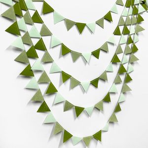 Décorations de fête vert olive, guirlande triangulaire en feutre vert sauge dégradé, mini-drapeaux suspendus - Product Image 1