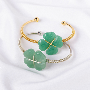 Bracciale a quadrifoglio in avventurina verde naturale all'ingrosso, regolabile, placcato oro e argento, bracciale aperto per gioielli portafortuna - Product Image 1