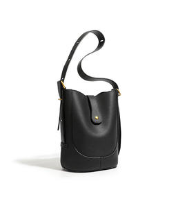 Sac fourre-tout tendance en cuir véritable imperméable avec fermeture éclair, design de niche, doublure en polyester, toutes saisons – Stock usine - Product Image 2