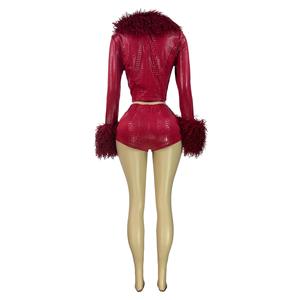 سترة فاخرة للنساء بنقشة جلد الثعبان مع شورت متناسق، ملابس نادي ليلية مثيرة للشتاء، طقم من قطعتين مزين بالذهب - Product Image 4