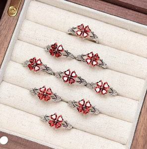 Anneaux <span class=keywords><strong>en</strong></span> cristal naturel à la mode pas cher pierre de guérison bijoux pierre de naissance 925 argent plaqué grenat trèfle à quatre feuilles anneaux - Product Image 5