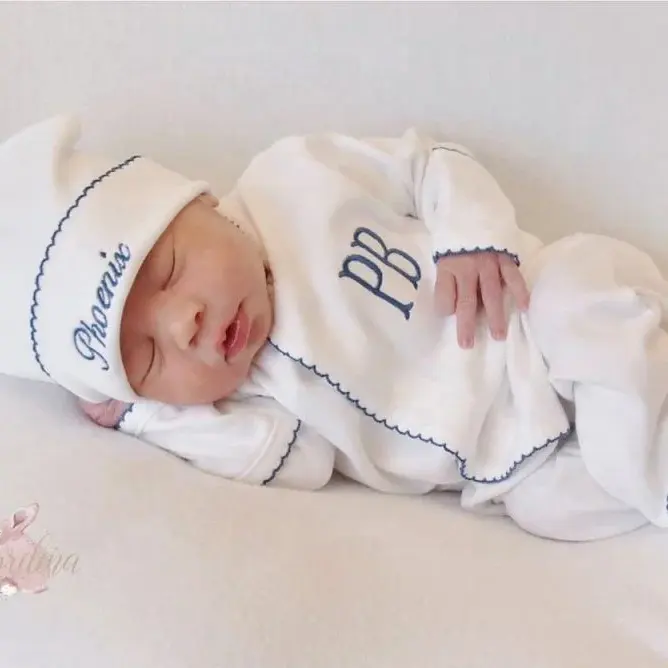100% penye pamuk beyaz footie özel nakış boş bebek bebek romper pembe mavi picot pijama şapka battaniye seti 2024