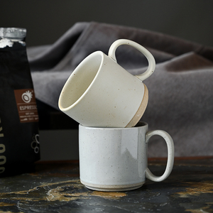 Bắc Âu cát đất sét gốm 12oz cốc tự nhiên lốm đốm chấm đen với độc đáo sáng bóng bằng kính xử lý biểu tượng tùy chỉnh ly cà phê - Product Image 2