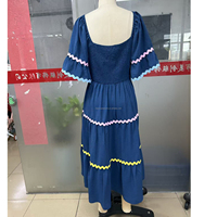 Robe midi sur mesure OEM à col carré et manches courtes, avec bordure colorée en zigzag, volants smockés superposés, coupe trapèze, style Cottagecore