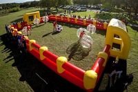 Terrain de football gonflable Zorb personnalisé pour la vente en direct d'usine – Arène de soccer à bulles gonflable