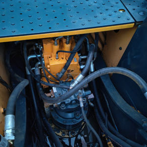 Excavatrice Hyundai 220LC-9S d'occasion, 20 tonnes, hydraulique, chenille coréenne, performance fiable - Product Image 4