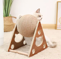 Jouet pour chat classique et élégant en MDF, avec boule à gratter, griffoir à griffes affûtées, fonctionnalités d'escalade et de rotation
