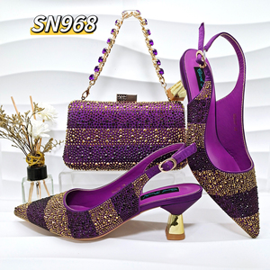 2024 ensemble de sacs <span class=keywords><strong>à</strong></span> chaussures Girly <span class=keywords><strong>à</strong></span> la mode de conception italienne, sac <span class=keywords><strong>à</strong></span> fermeture en métal de décoration de diamant complet et décoration de chaîne brillante talons hauts - Product Image 1