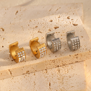 Pendientes de diamantes geométricos de tres filas con corte brillante redondo de acero de titanio para uso diario de mujer TE6969-G - Product Image 1