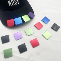Épingles à chapeau en métal de différentes couleurs avec pinces à bord vierges pour gravure laser personnalisée
