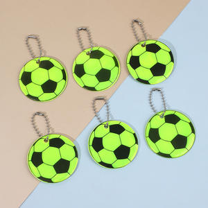 Llavero Reflectante de PVC con Colgante de Balón de Fútbol Uionen, Señal de Advertencia de Seguridad Nocturna, Accesorio Reflectante para Ciclismo - Product Image 3