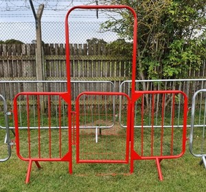 Rào cản kiểm soát đám đông màu đỏ với Cổng Nạp mùa xuân - Product Image 4