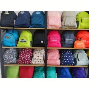 Sac à dos pliable de grande capacité, couleur unie, imperméable, pour voyage en plein air, sac d'école unisexe, sac à dos de randonnée, ajustement réglable - Product Image 1