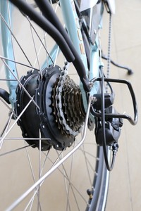 Europe US Entrepôt Néerlandais E Bike Noir Argent ou Arrière Carier <span class=keywords><strong>Batterie</strong></span> 700C Dames Assist <span class=keywords><strong>Vélo</strong></span> <span class=keywords><strong>Électrique</strong></span> de Ville <span class=keywords><strong>Vélo</strong></span> <span class=keywords><strong>pour</strong></span> Femmes - Product Image 6