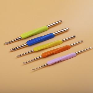 <span class=keywords><strong>Para</strong></span> <span class=keywords><strong>Amazon</strong></span>, juego de 5 piezas hecho a mano, herramientas de tejer de lana DIY, gancho de ganchillo doble de goma suave TPR, Kit de costura cuadrado Simple, todo plástico - Product Image 2
